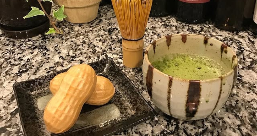 Theo cẩm nang du lịch Chiba, Peanut Monaka là món ăn vặt không thể bỏ lỡ