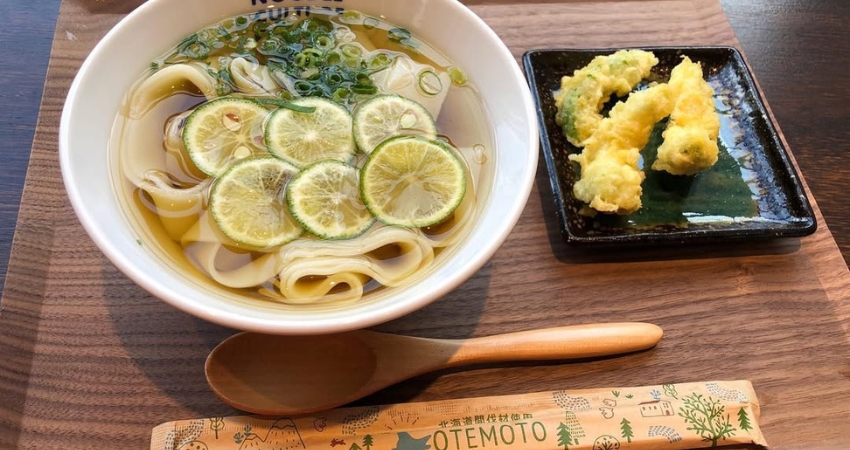 Nguyên liệu hòa quyện tạo nên món mì dẹt Kishimen thơm ngon