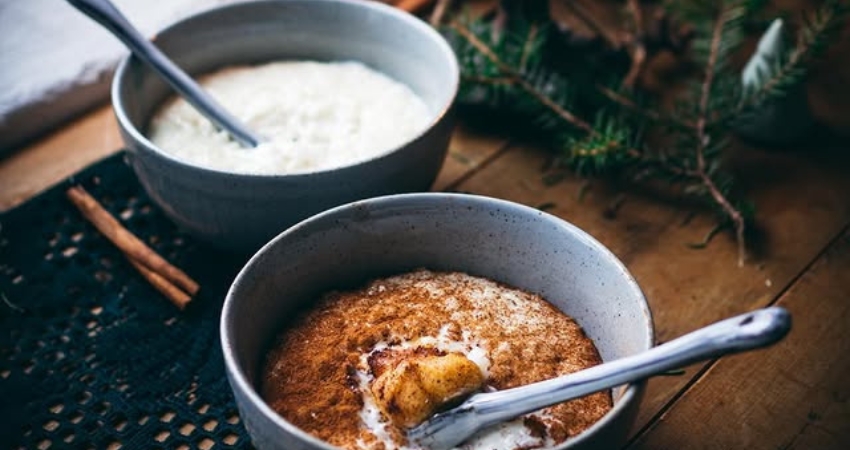 Cháo gạo nếp mềm ăn cùng nước cốt dừa thơm lừng