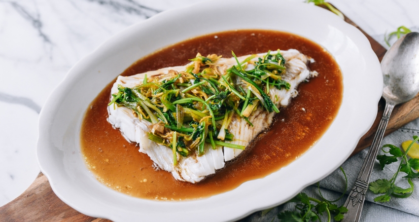 Cá chép hấp tương vừa mềm vừa thơm là món cẩm nang du lịch Liễu Châu Trung Quốc gợi ý cho bạn