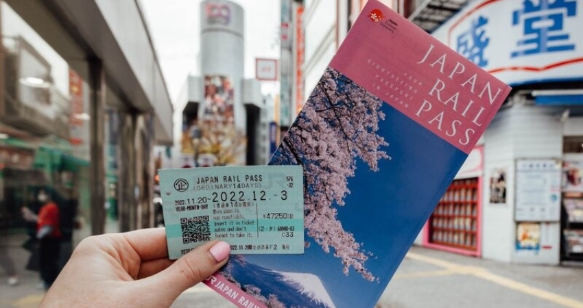 Bạn có thể mua JR Pass khi đi du lịch Hyogo