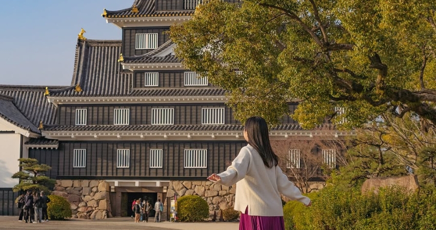 Lâu đài Okayama là một trong những biểu tượng lịch sử quan trọng của vùng
