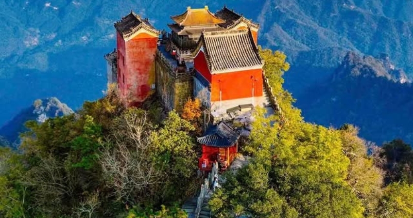 Đừng quên ghé núi Võ Đang tróng chuyến du lịch Hồ Bắc