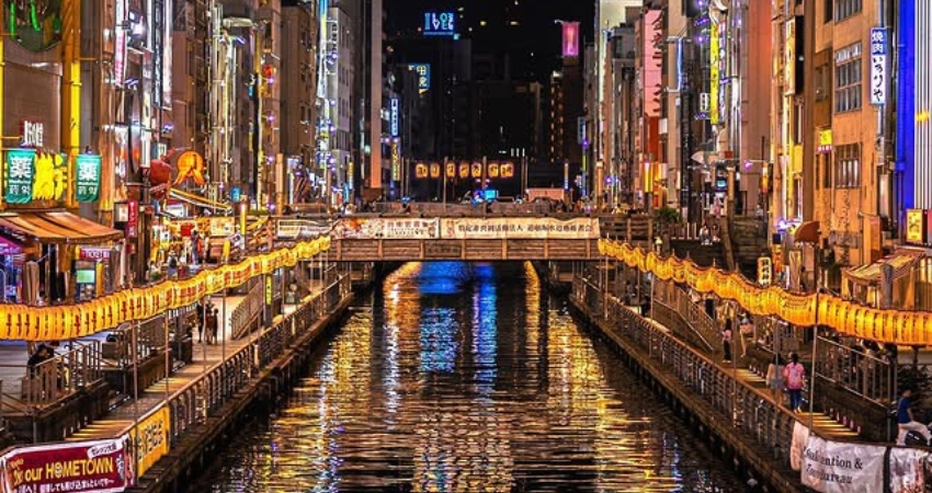 Theo cẩm nang du lịch Osaka, Dotonbori là nơi lý tưởng để trải nghiệm văn hóa ăn uống