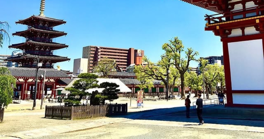 Chùa Shitenno-ji là ngôi chùa cổ với kiến trúc Phật giáo đặc trưng