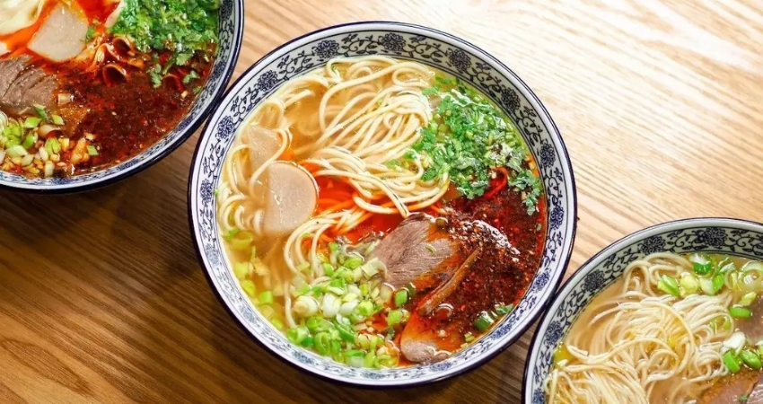 Thưởng thức mì sa tế Tây An cay nồng cùng cẩm nang du lịch Thiểm Tây Trung Quốc