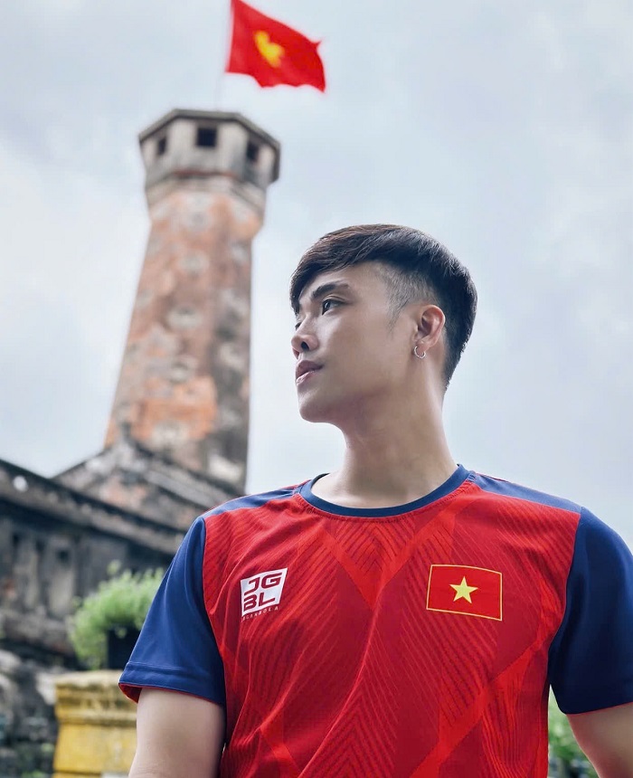 Cột cờ Hà Nội biểu tượng cho ý chí tự chủ của dân tộc Việt Nam