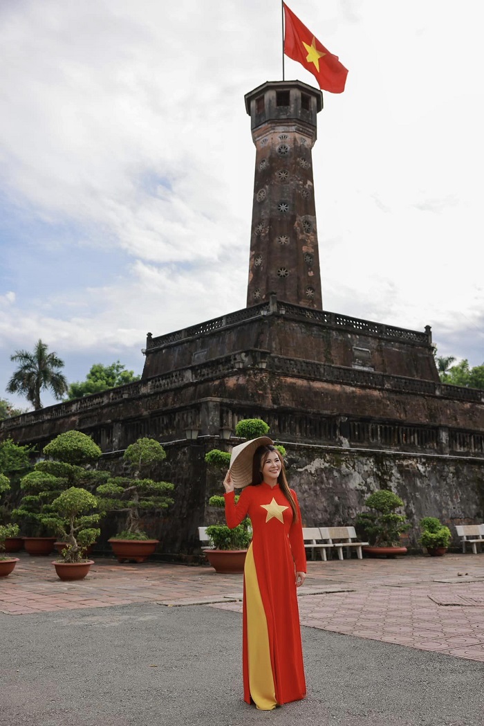 Đừng quên check in bên Cột cờ Hà Nội