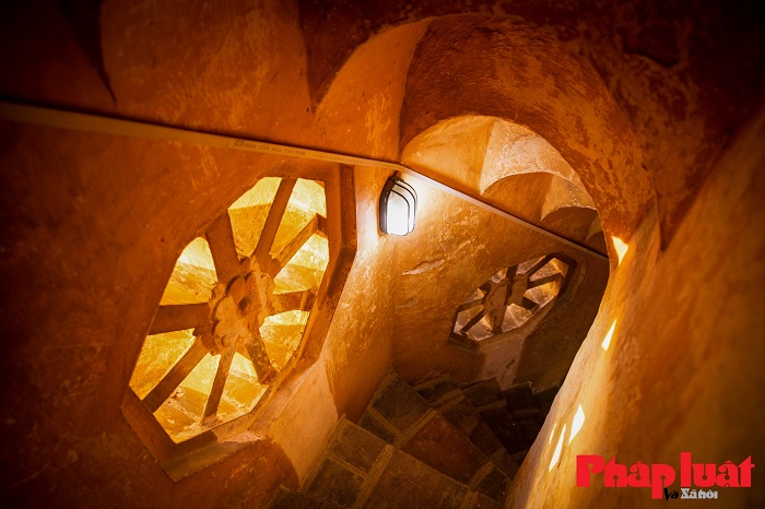 Bên trong Cột cờ Hà Nội có cầu thang đưa lên đỉnh