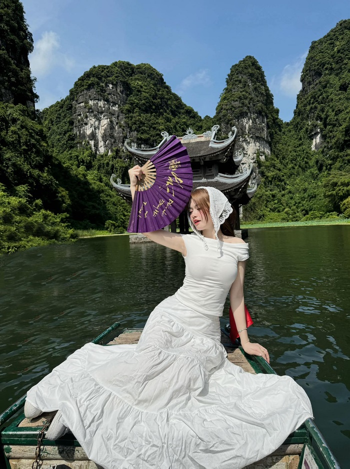 Thăm quan Quần thể danh thắng Tràng An Ninh Bình bằng thuyền được nhiều người lựa chọn