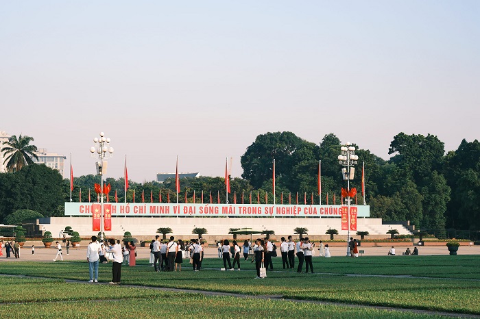 Tới Quảng trường Ba Đình Hà Nội khám phá ngay thôi nào