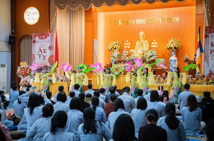 Tòa chính điện Thiền viện Trúc Lâm Tây Thiên Vĩnh Phúc là nơi diễn ra nhiều hoạt động cho Phật tử