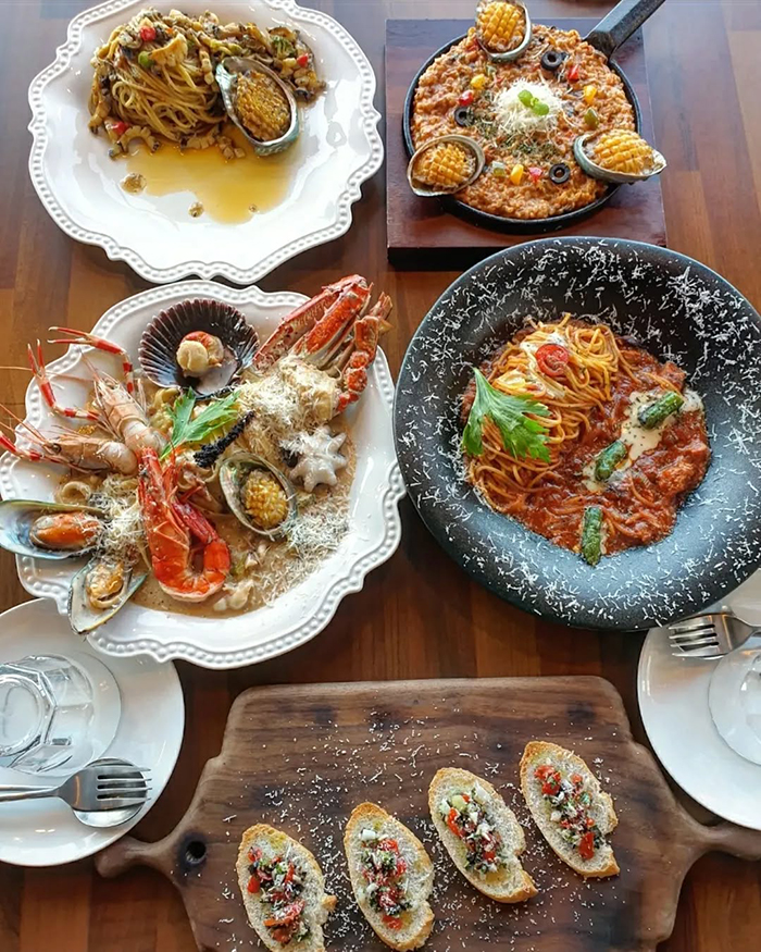 Thưởng thức hải sản tươi sống và ẩm thực địa phương tại Hamdeok