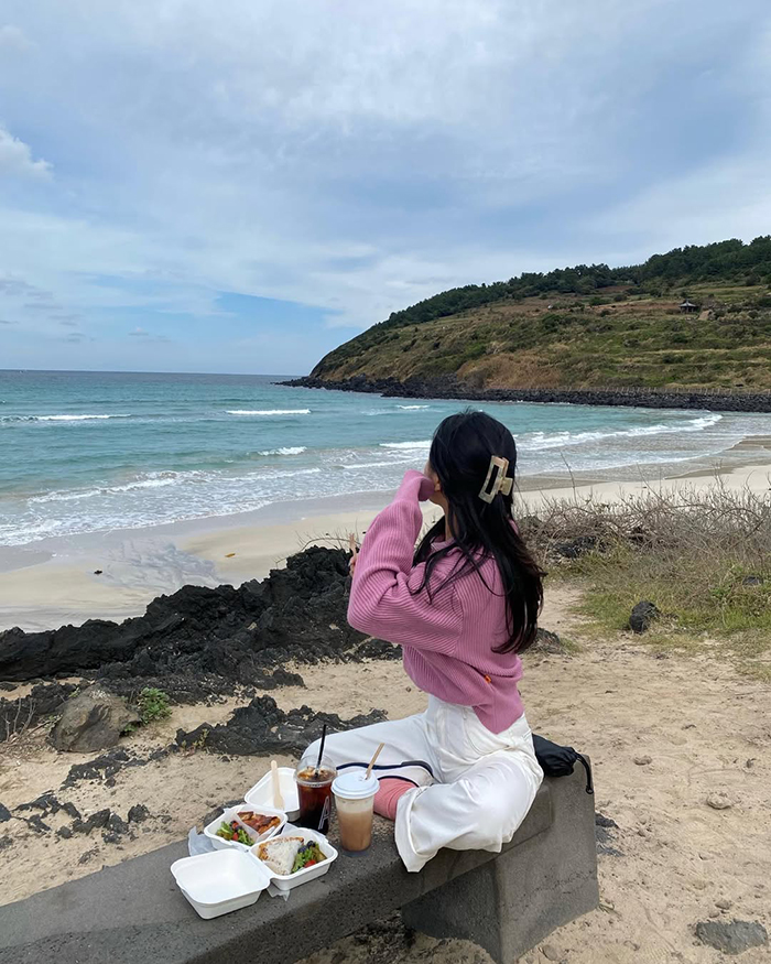 Đi bằng taxi tới bãi biển Hamdeok Beach Hàn Quốc