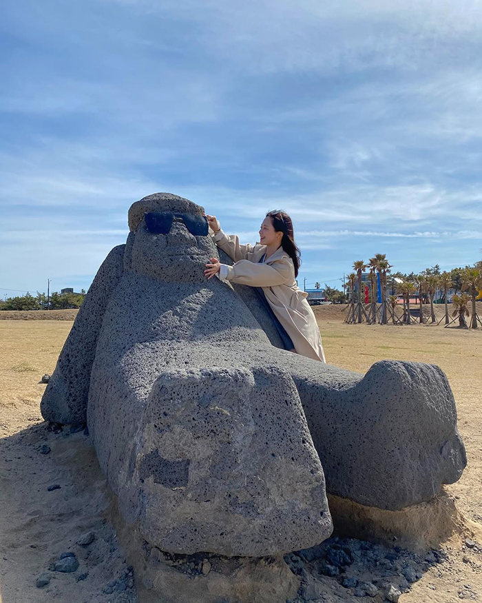 Mùa xuân (từ tháng 3 đến tháng 5) trên bãi biển Hamdeok Beach Hàn Quốc