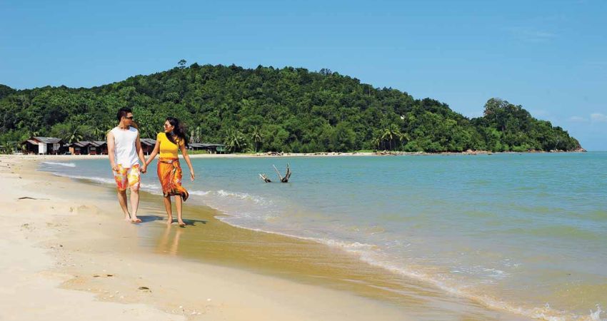 Du khách nên chọn các bãi biển có cứu hộ để đảm bảo an toàn khi bơi lội - cẩm nang du lịch Balok Maylaysia