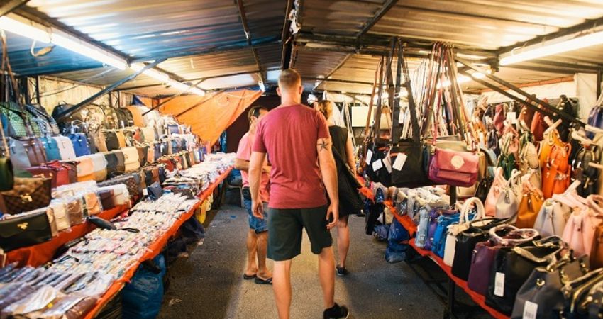 Du khách có thể mang theo túi vải cá nhân để bảo vệ môi trường - cẩm nang du lịch Batu Ferringhi Malaysia