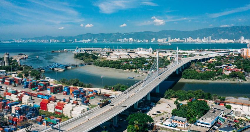 Butterworth có kết nối với đảo Penag, du khách có thể dễ dàng ghé thăm