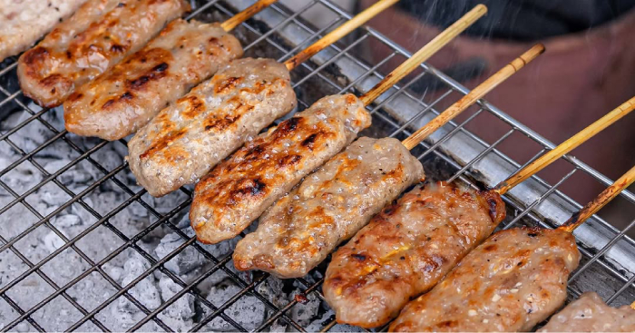 Nem nướng Cái Răng có phần nem theo công thức sông nước miền Tây
