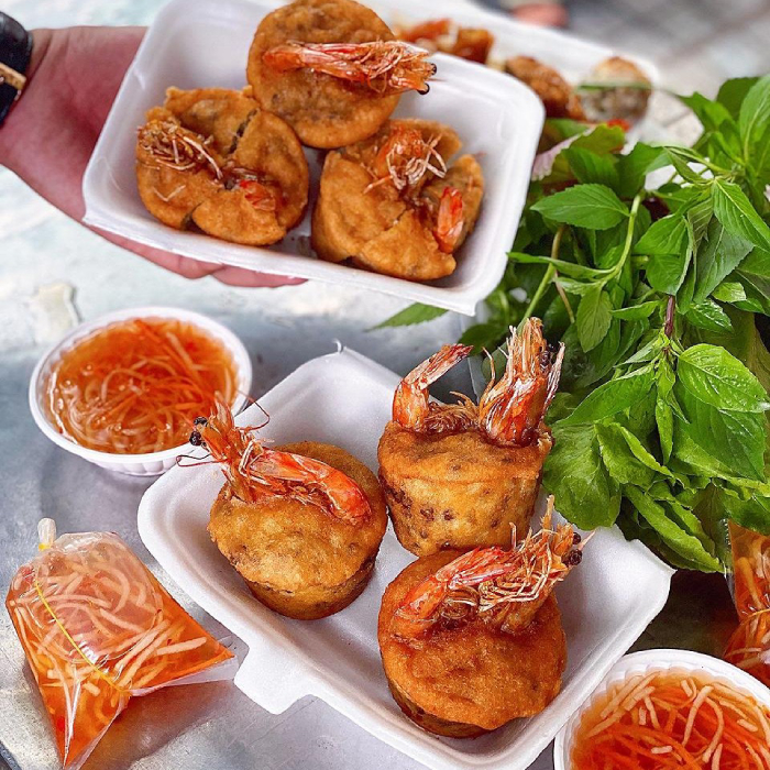 Bánh cống là sự hòa quyện của nhiều nguyên liệu thơm ngon