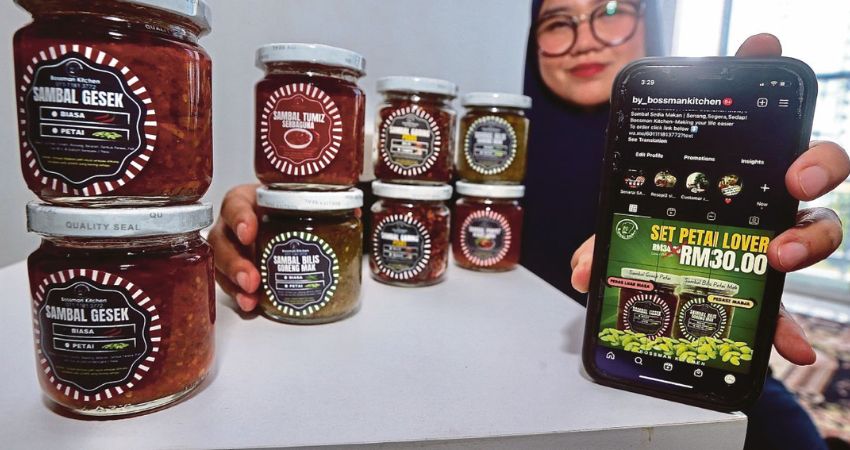 Du khách cũng có thể chọn các loại sốt đặc trưng của Malaysia để làm quà - cẩm nang du lịch Cyberjaya Malaysia