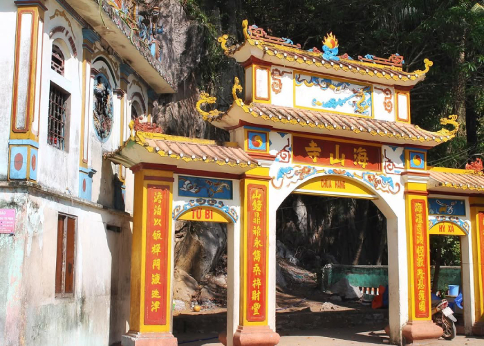 Điểm du lịch tâm linh nổi tiếng gọi tên chùa Hang