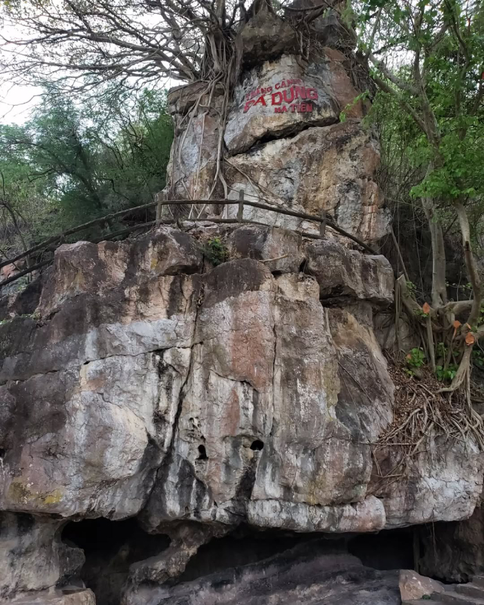 Núi Đá Dựng hoàn toàn hoang sơ