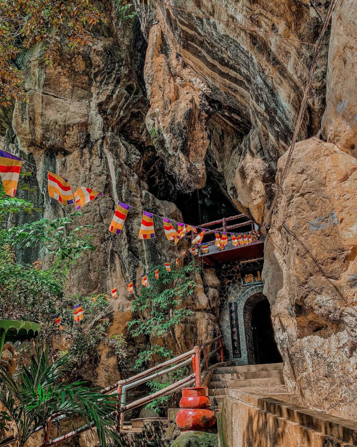 Thạch Động sở hữu những bức tượng đá kì bí