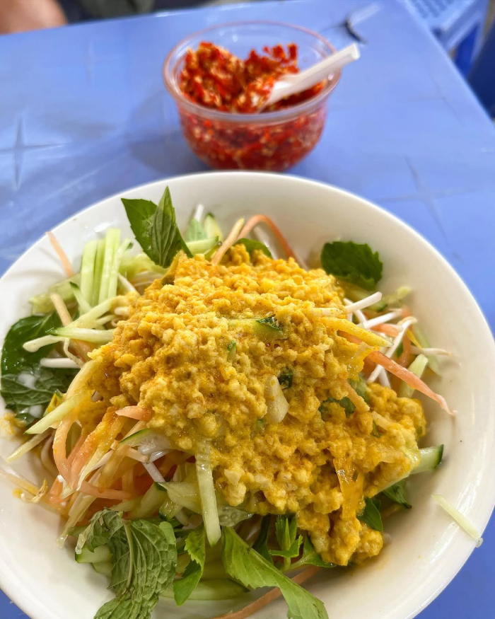 Món bún kèn với màu vàng đặc trưng