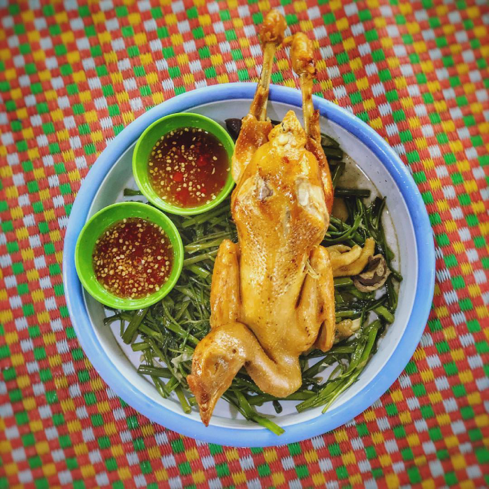 Gà đốt Kampot có cách chế biến đặc biệt giữ được vị thơm của lá chúc