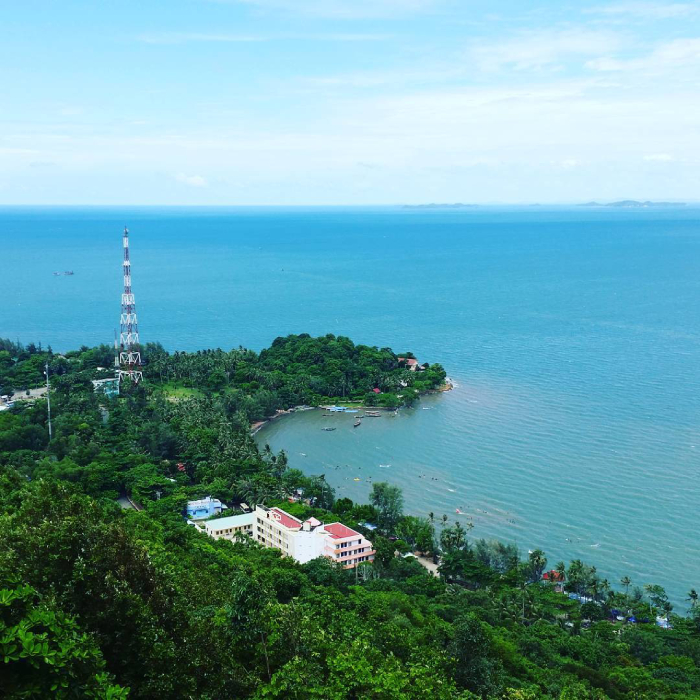 Biển Mũi Nai đẹp yên bình