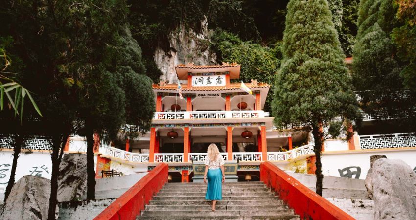 Theo cẩm nang du lịch Ipoh, du khách nên mặc lịch sự khi tham quan các đền chùa