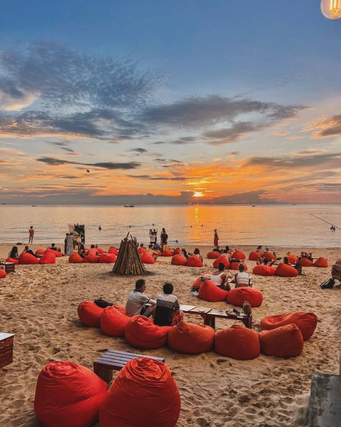 Phú Quốc không thiếu những bãi biển nổi tiếng thu hút rất đông khách du lịch