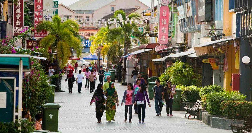 Cẩm nang du lịch Kuching lưu ý bạn nên mang theo ô nhỏ và kem chống nắng khi di chuyển bên ngoài