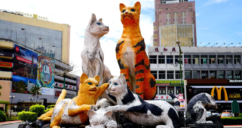 Tượng Mèo là một trong những biểu tượng độc đáo của thành phố Kuching - cẩm nang du lịch Kuching