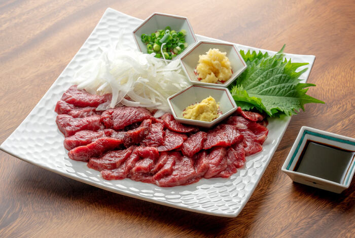 Cẩm nang du lịch Kumamoto - Thưởng thức thịt ngựa sống