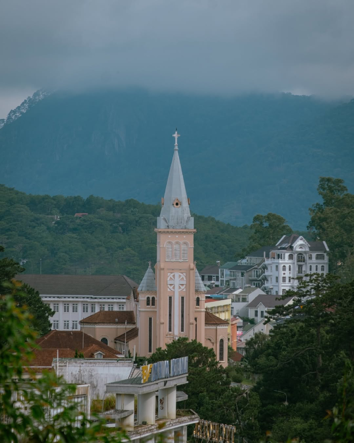 Đà Lạt là thành phố cổ kính và lãng mạn từ mọi góc độ