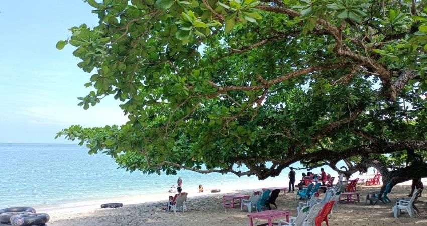 Bãi biển Teluk Senangin - cẩm nang du lịch Lumut Malaysia