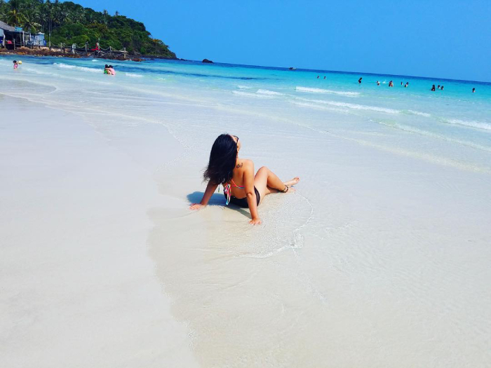 Bãi cát trắng mịn tại Bãi Chướng
