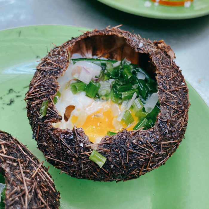 Nhum nướng thơm lừng có mặt ở khắp các chợ địa phương