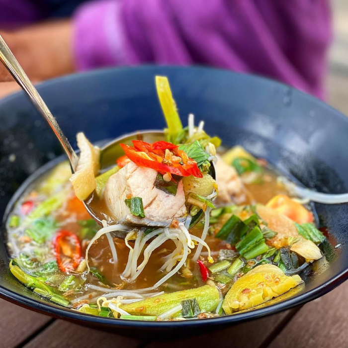 Canh chua cá bớp có hương vị chua thanh của các nguyên liệu tự nhiên