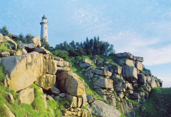 Ngọn hải đăng cổ kính ở độ cao 300m xứng đáng để đặt chân