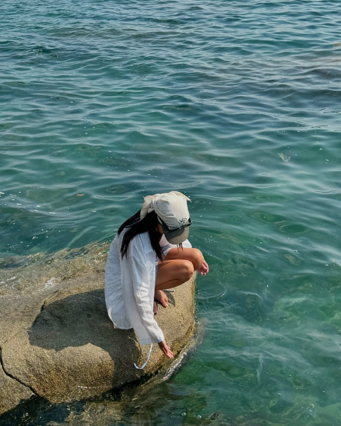 Màu nước xanh ngọc trong lành tại Hòn Sơn