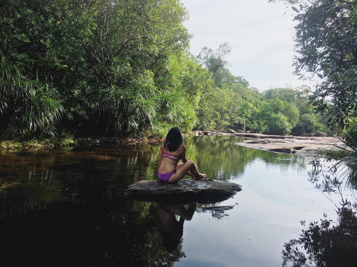 Suối Đá Bàn với những phiến đá lớn