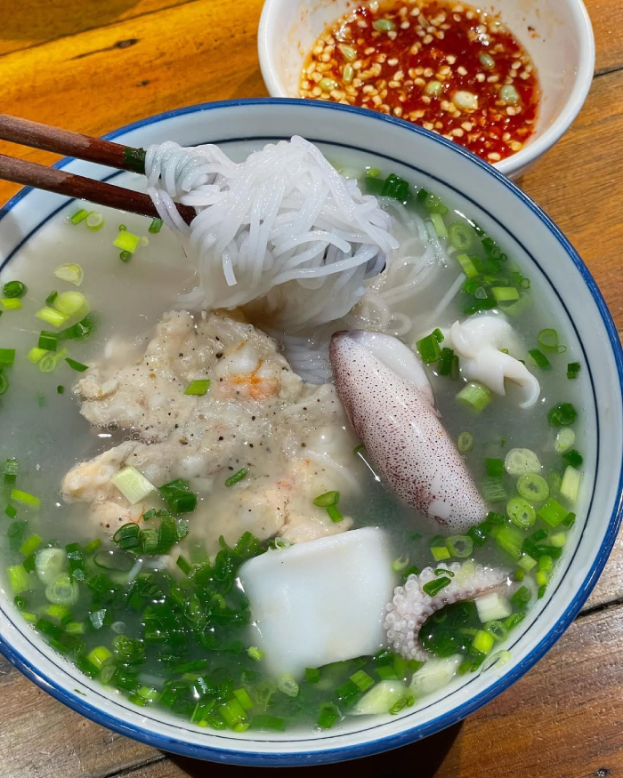 Bún quậy với phần nhìn đơn giản nhưng hương vị hài hòa