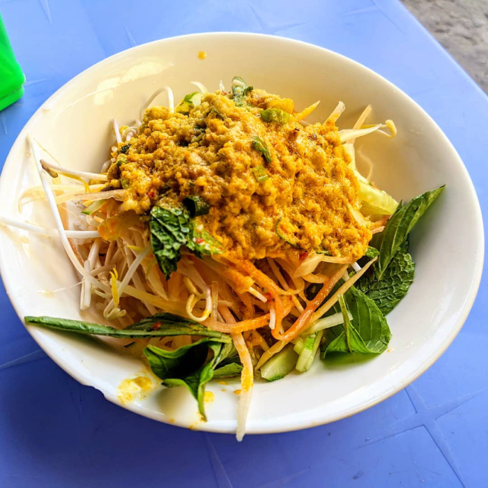 Bún kèn thú vị với phần sốt nhuyễn từ cá và nước cốt dừa