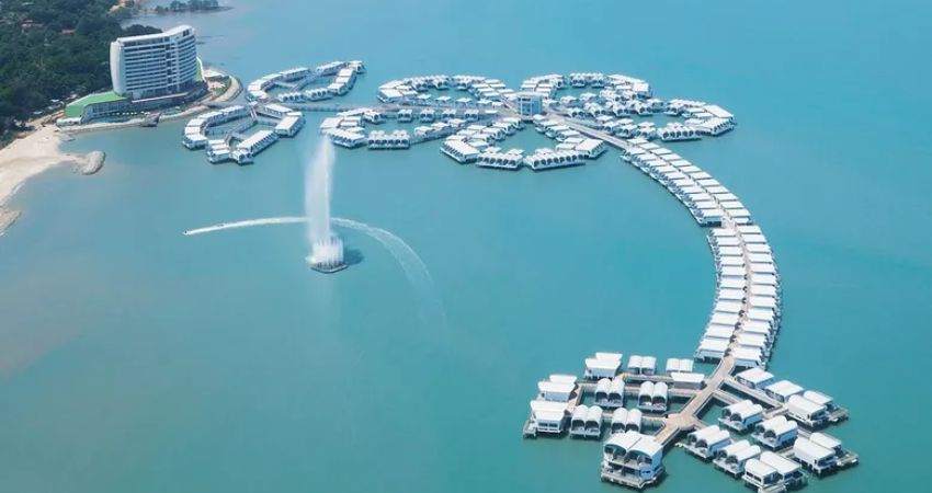 Theo cẩm nang du lịch Port Dickson, du khách nên chọn bãi biển đông người để đảm bảo an toàn và các dịch vụ hỗ trợ