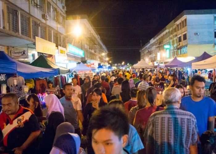 Kim Fung Night Market được mở mỗi buổi tối thứ bảy hàng tuần.