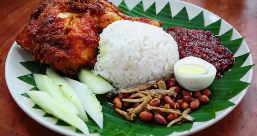 Cơm Nasi Lemak - cẩm nang du lịch Sepang Malaysia