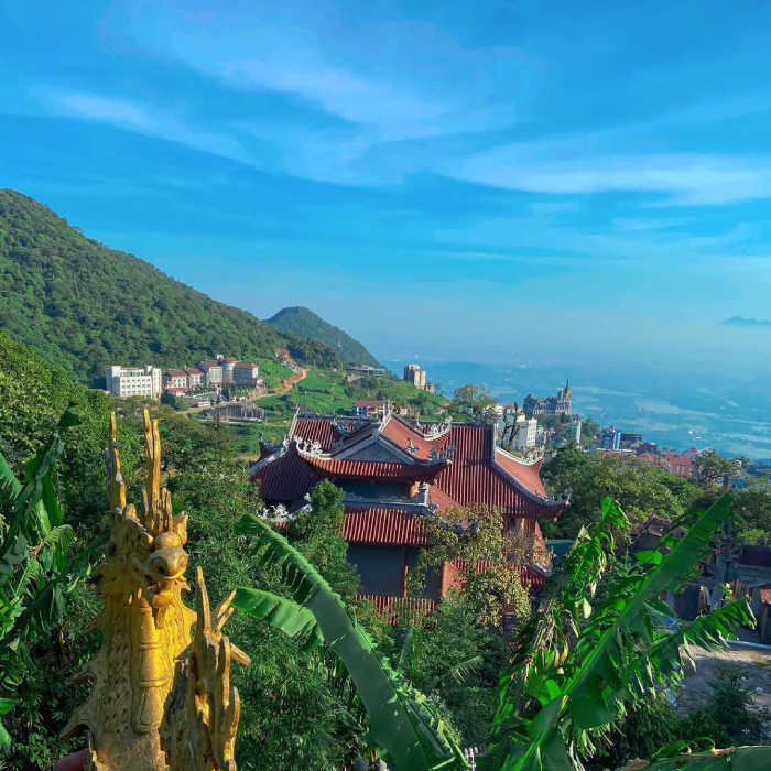 Bầu không khí thanh tịnh của đền Bà Chúa Thượng Ngàn